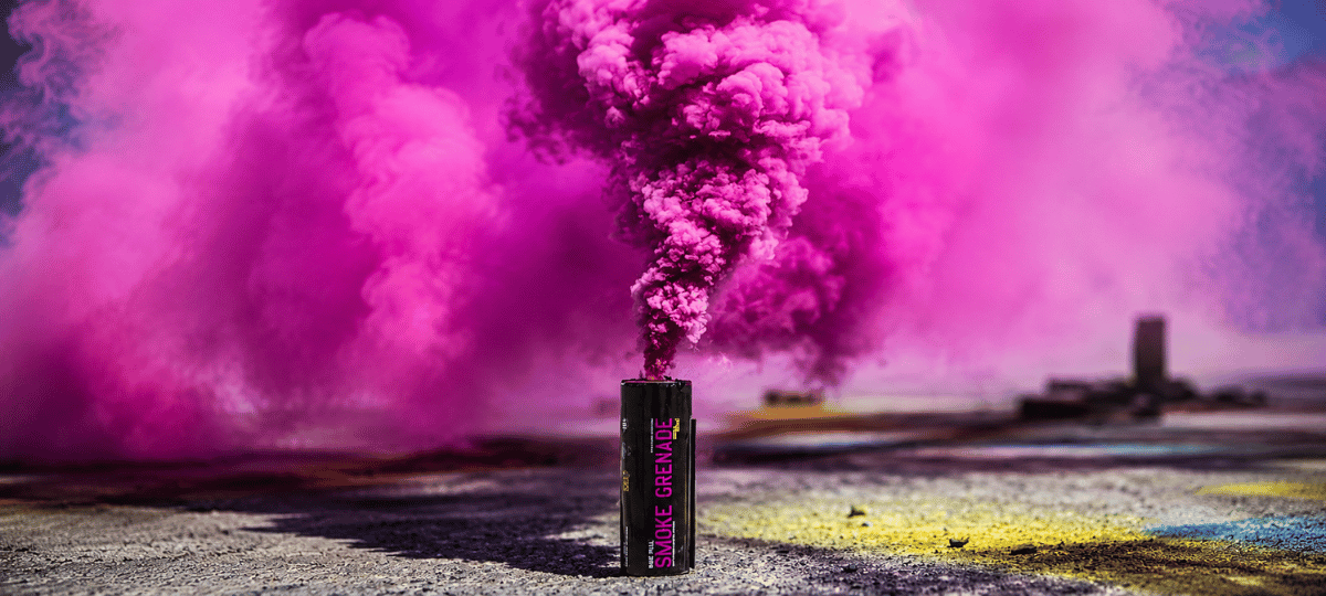 Gender Reveal Smoke Bomb mit rosa Rauch