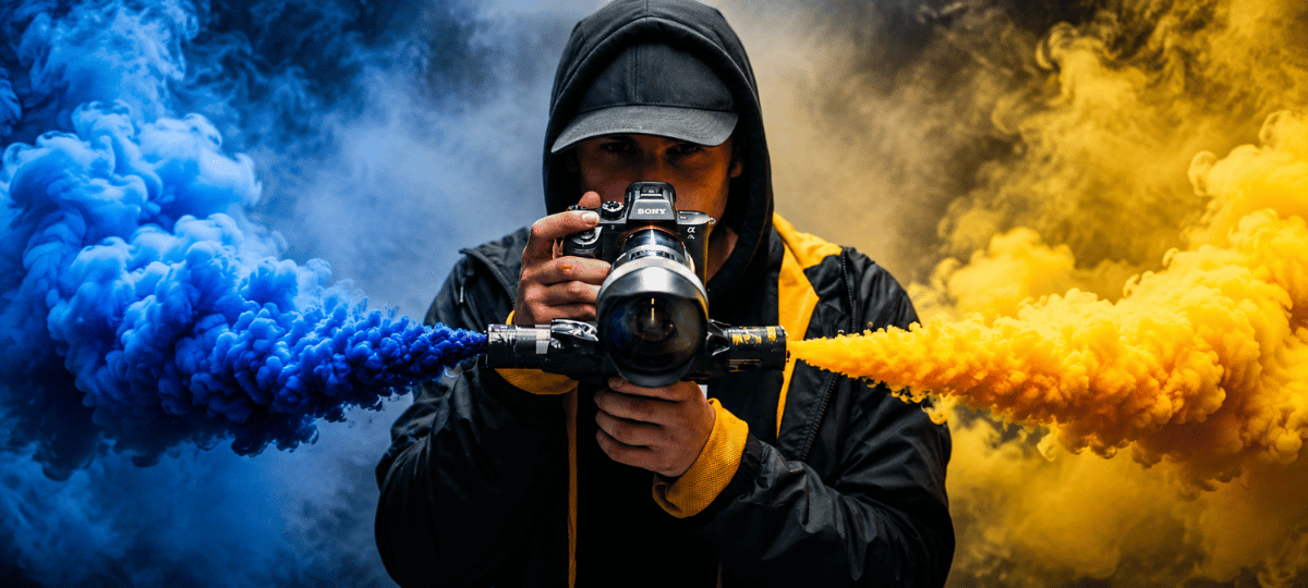 Rauchgranaten mit blauem und gelbem Farbrauch für Fotoshootings und Events